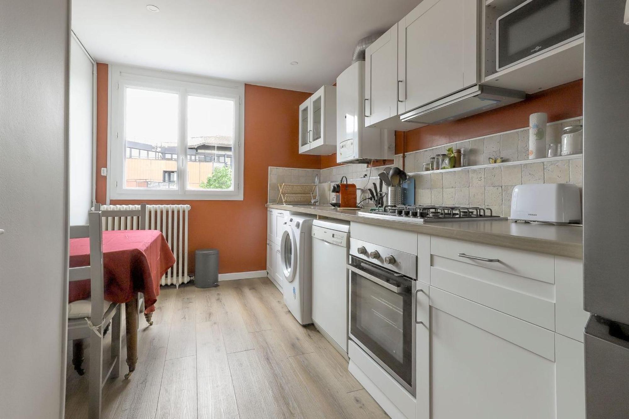 Beautiful And Spacious T3 With Balcony In * Toulouse